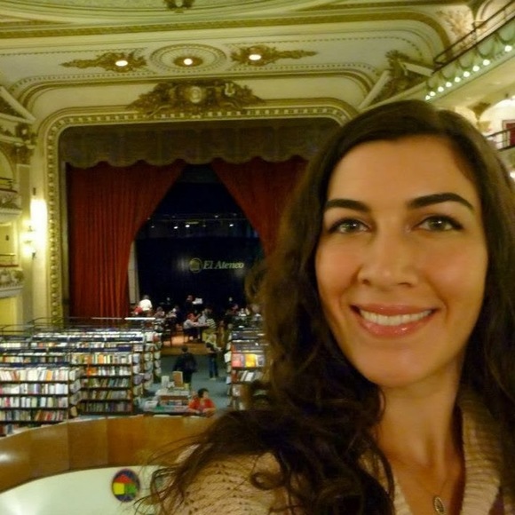 Meet your Posher, Jennifer - Picture 1 of 1